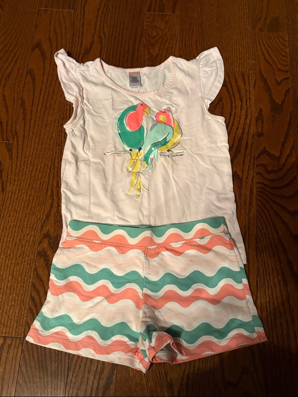 Cute Girls Two-Piece Bird Graphic Tank & Wave-Print Shorts – White, Coral, Teal.